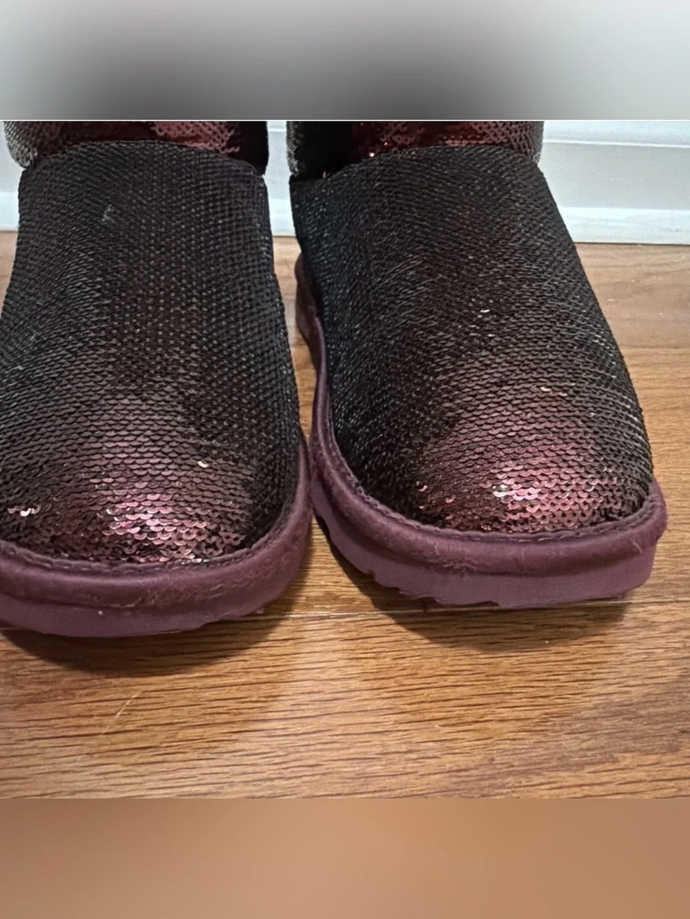 UGG Classic  Burgundy  Sequin Suede Girls  Boots Size US 3